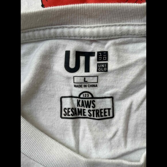 Uniqlo x KAWS x Sesame Street Companion Elmo T Shirt L - Picture 3 of 3